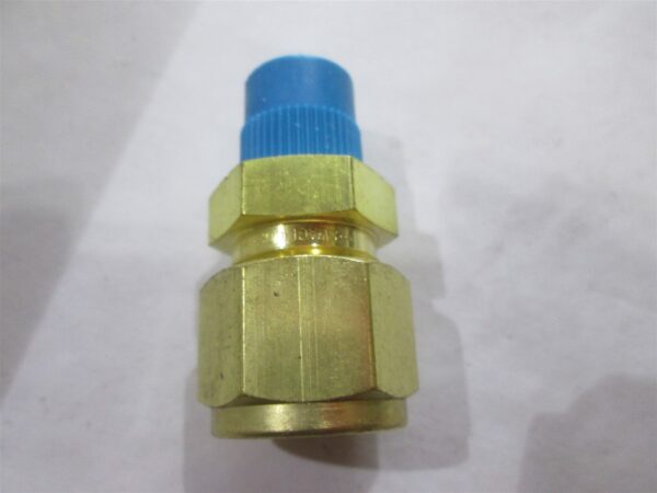 Swagelok 1/2" Tube OD X 1/4" NPT Pipe Brass Straight Male Connector B-810-1-4