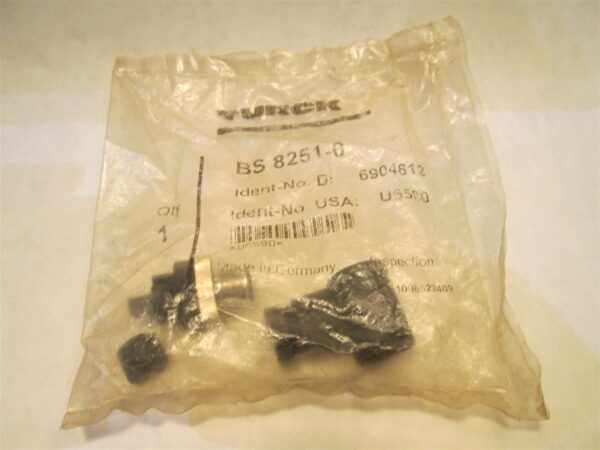  Turck BS 8251-0 Connector BS8251-0 Right Angle Field Wireable