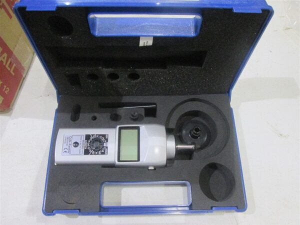 Cole-Parmer 08204-50 Handheld Digital Contact LCD Display Tachometer