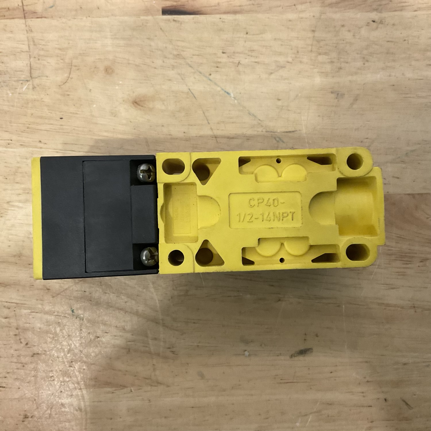 Bc20 Cp40 Fz3x2 S10 Turck Proximity 1.jpeg